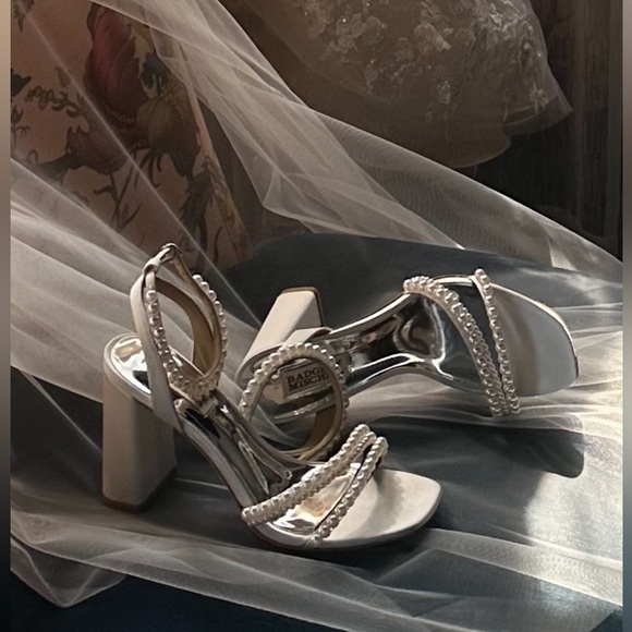 Badgley Mischka Feisty Pearl Block Heel - Picture 5 of 5